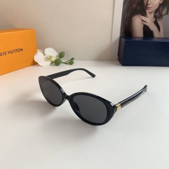 Louis Vuitton Women\'s Black Sunglasses main image 6